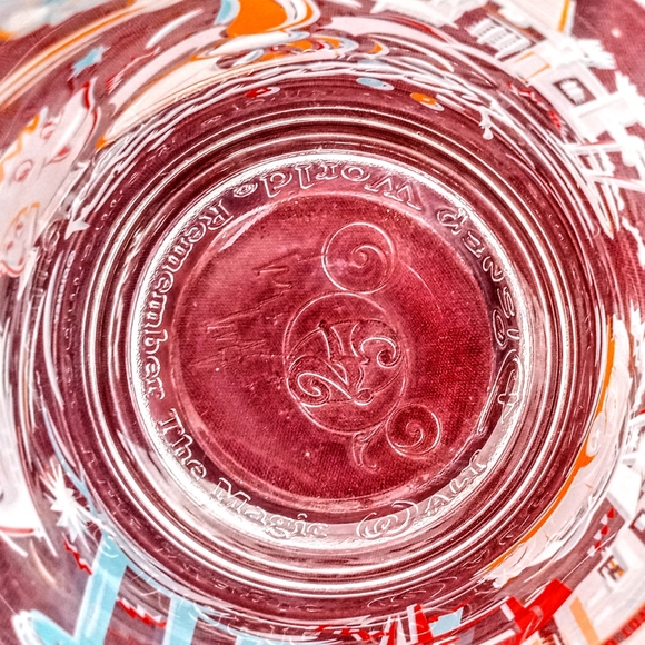 Walt Disney's 25th Anniversary glass set of 4 - Picture 5 of 6